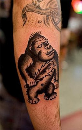 Tatuaje de un gorila con garrote
