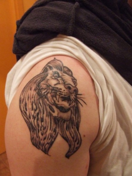 Tatuaje de la cabeza de un león