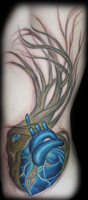 Tatuaje de un corazón árbol