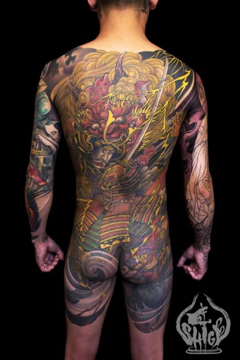 Tatuaje japonés de cuerpo entero. Tatuaje de  un samurai 