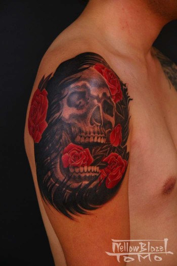Tatuaje de una calavera con rosas