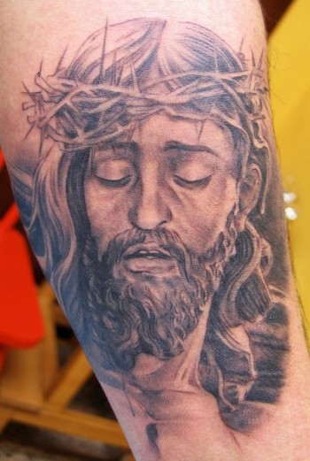 Tatuaje de Cristo con su corona de espinas - Tatuajes de Cristo