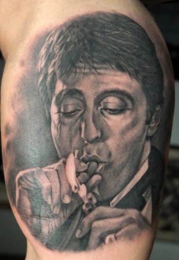 Tatuaje de Al Pacino fumando