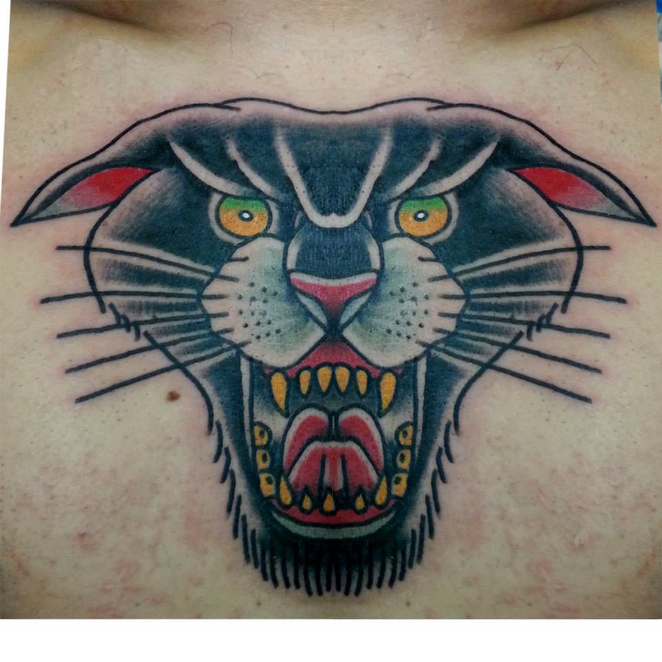 Tatuaje de una cabeza de pantera negra - Tatuajes en Color