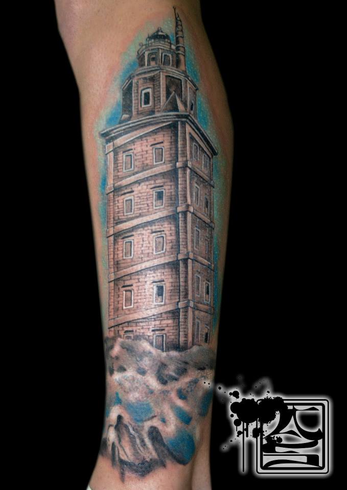 Tatuaje del faro de A Coruña