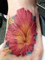 Tatuaje de flor realista, para el pie