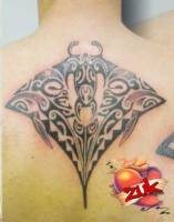 Tatuaje de una raya maorí