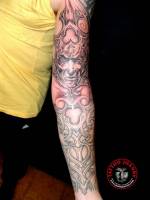Tatuaje de un demonio en el brazo