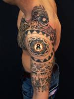 Tattoo Maorí en el brazo