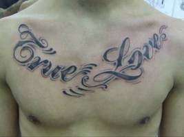Tatuaje de la frase True Loves