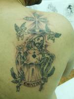 Tatuaje de cristo con dos ángeles