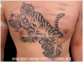 Tatuaje de un tigre para el pecho