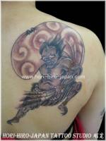 Tatuaje de un ogro japonés en la espalda