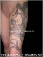 Tatuaje de un dragón en la pierna