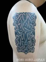 Tatuaje celta en el brazo