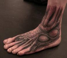 Tatuaje del pie como si fuera de un monstruo
