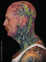 Tatuaje funda para la cabeza, que muestra el cerebro