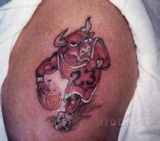 Tatuaje de un toro jugador de baloncesto