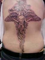 Tatuaje de un angel en la espalda