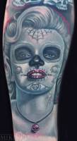 Tatuaje de Marylin Monroe con una calavera mexicana