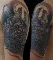 Tatuaje de un águila volando