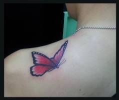 Tatuaje de una mariposa volando