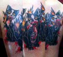 Tatuaje de gatos zombies entre llamas