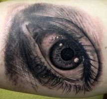 Tatuaje de un ojo realista