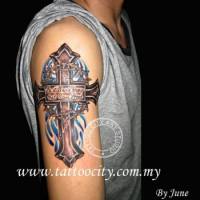 Tatuaje de una cruz a color