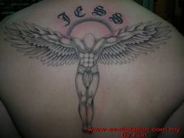 Tatuaje de un angel en forma de cruz