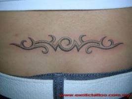 Tatuaje de una linea tribal