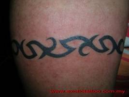 Tattoo de un brazalete tribal