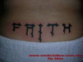 Tattoo de la palabra faith
