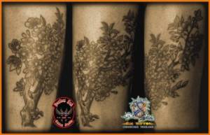 Tatuaje de un árbol florido