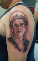 Tatuaje del retrato de una señora