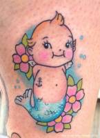 Tatuaje de un bebé sirena
