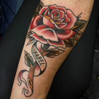 Tatuaje de una rosa old school