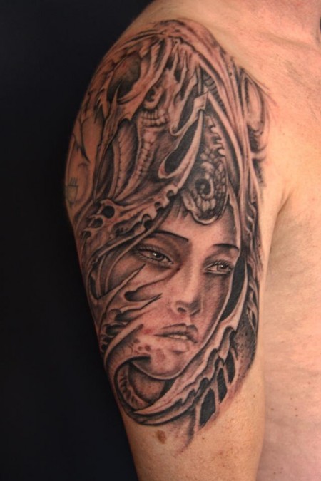 Tatuaje de una chica demonio triste