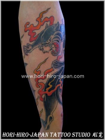 Tatuaje de pantera con llamas