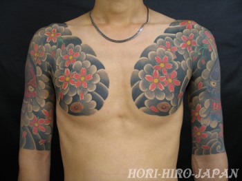 Tatuaje chaleco japonés de folores y el demonio Hanya
