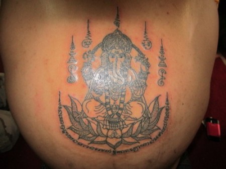 Tatuaje de Ganesha hecho con Bambú