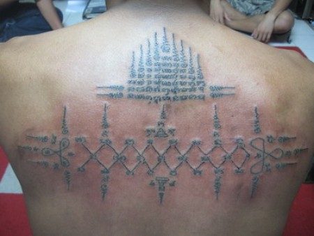 Tatuajes sagrado de Tailandia, que otorgan buena suerte