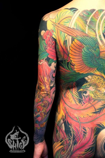 Tatuaje japonés de cuerpo entero de un ave fénix