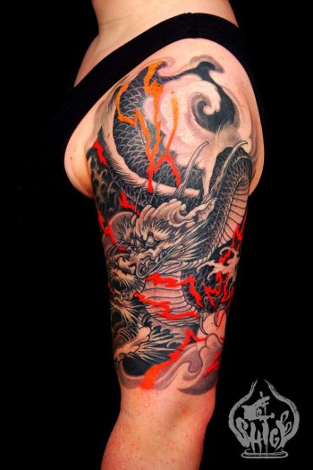 Tatuaje de un dragon para el brazo