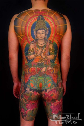 Tatuaje de un Buda a espalda completa