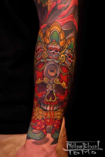 Tatuaje de calaveras a color  en el antebrazo