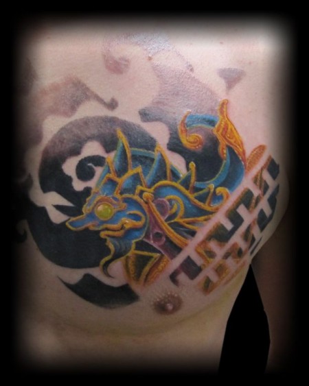 Tatuaje de un bufón con toque asiatico