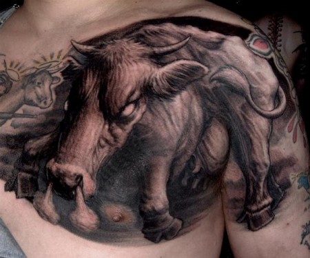 Tatuaje de un toro furioso