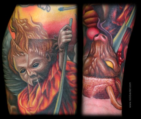 Tatuaje de un hombre matando a un demonio