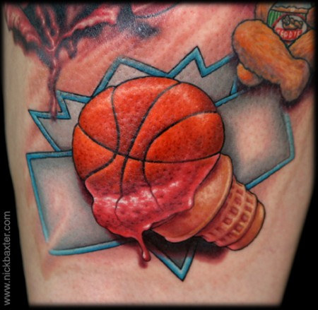 Tatuaje de una pelota de baloncesto reventada